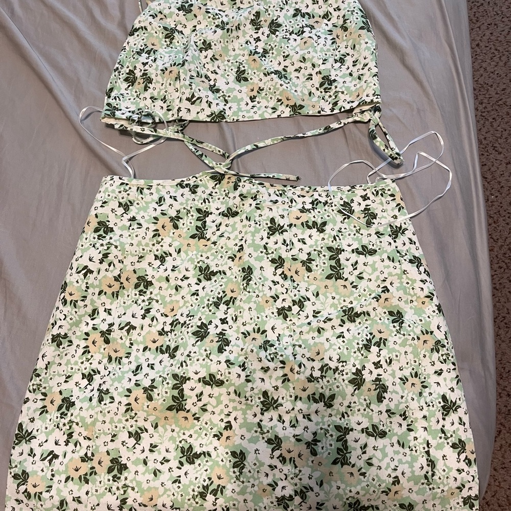Brand new dress I ordered. It’s so cute but just doesn’t fit me!